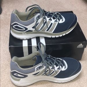 NWOT Adidas mi duramo 6